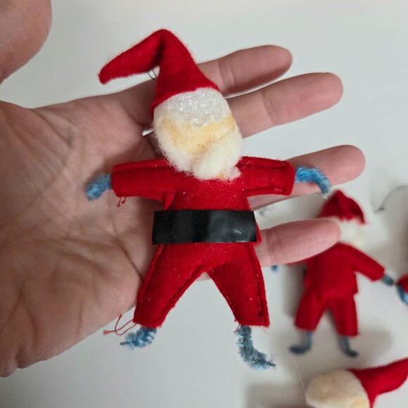 Set of 7 vintage handmade(?) felt Santas Christmas tree ornament decoration. - Picture 5 of 5